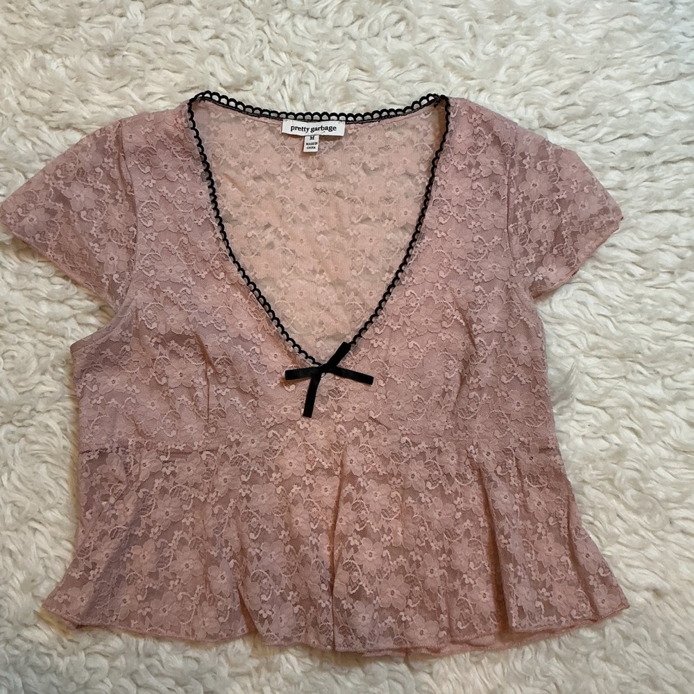 Pretty Garbage Lace Peplum Top sz Medium Pink Excellent V-Neck Bow Cap Sleeve‎